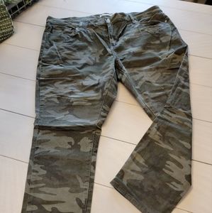 Women's Levi's Camo Print Jeans, 711 Slim, Size 22W